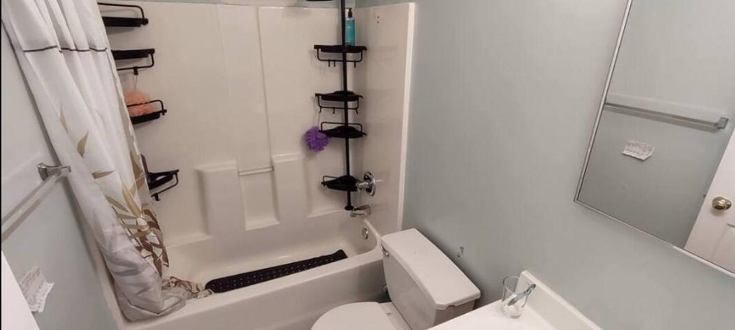 Central & Affordable Williamsburg Small Room New York Exterior photo