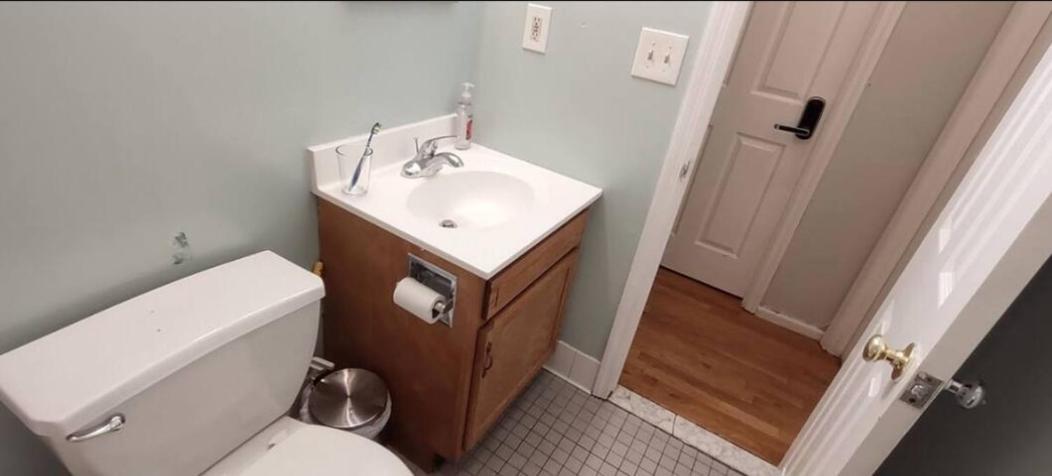 Central & Affordable Williamsburg Small Room New York Exterior photo