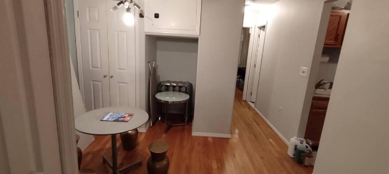 Central & Affordable Williamsburg Small Room New York Exterior photo
