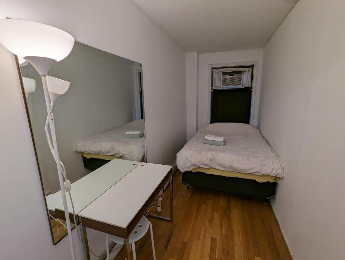 Central & Affordable Williamsburg Small Room New York Exterior photo