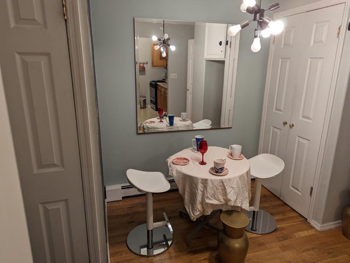 Central & Affordable Williamsburg Small Room New York Exterior photo