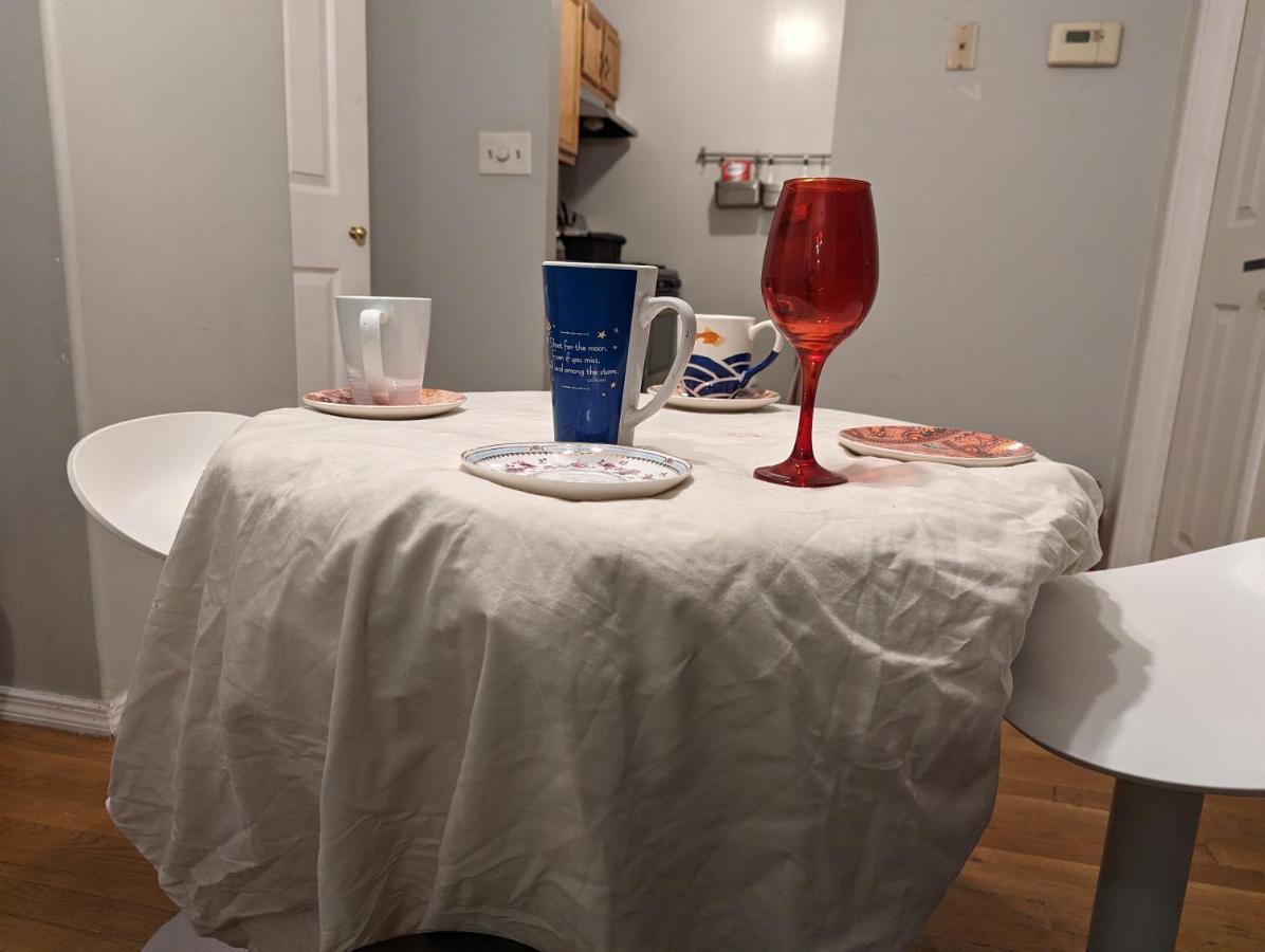 Central & Affordable Williamsburg Small Room New York Exterior photo