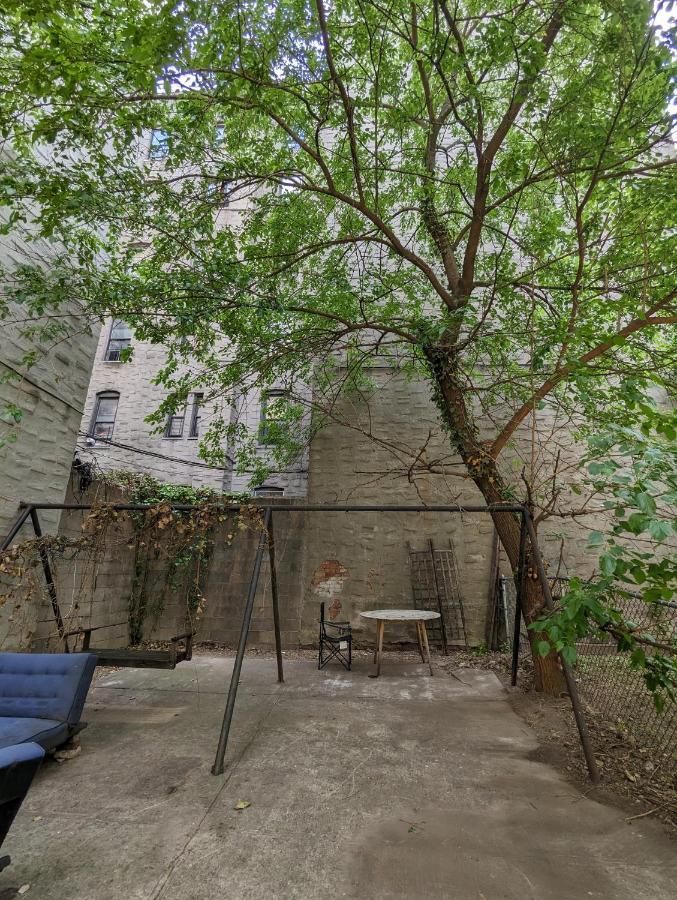 Central & Affordable Williamsburg Small Room New York Exterior photo