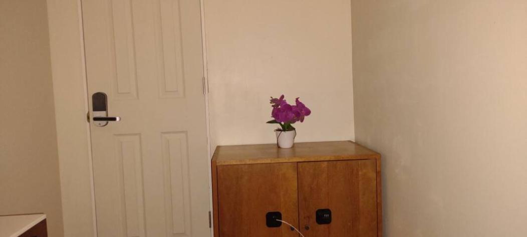 Central & Affordable Williamsburg Small Room New York Exterior photo
