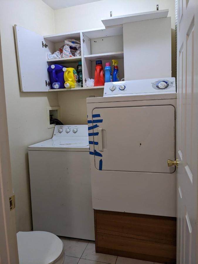 Central & Affordable Williamsburg Small Room New York Exterior photo