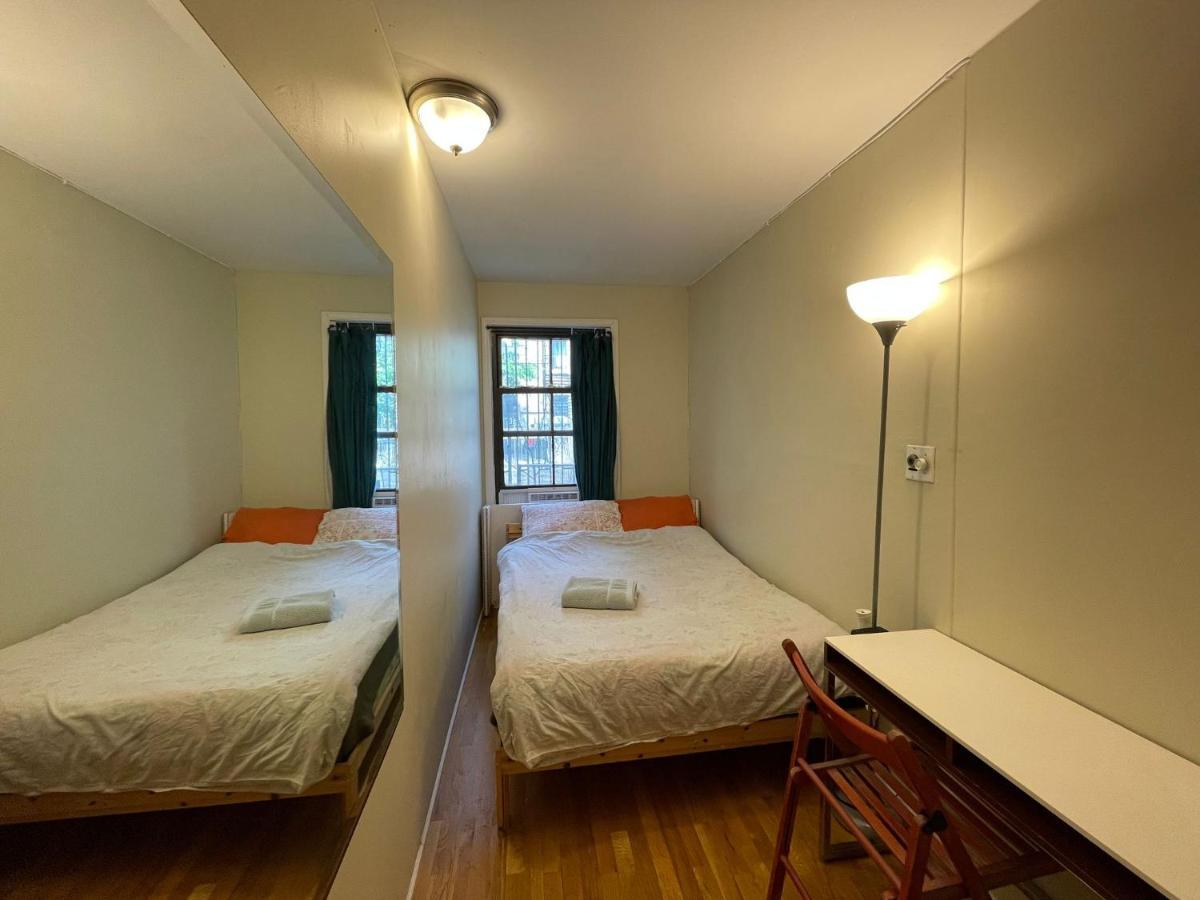 Central & Affordable Williamsburg Small Room New York Exterior photo